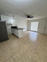 7610 Red Robin Ln in Houston, TX - Building Photo - Building Photo