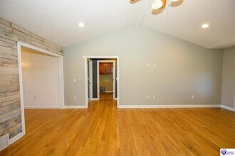 309 Castleton Ct in Vine Grove, KY - Building Photo - Building Photo