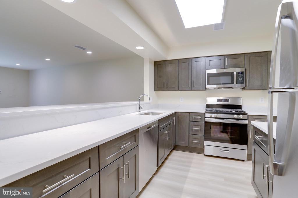3729 Madison Ln in Falls Church, VA - Foto de edificio
