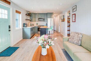 211 Genebern Way in San Francisco, CA - Building Photo