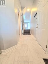 232 Meadowbreeze Dr in Ottawa, ON - Building Photo - Building Photo