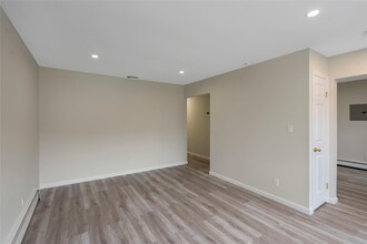 69 Edgewood Rd in Port Washington, NY - Building Photo - Building Photo