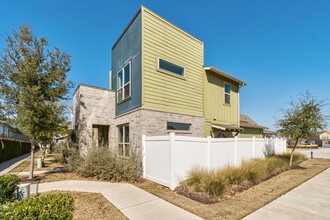 8101 Frida Bend in Austin, TX - Foto de edificio - Building Photo