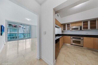 31 SE 5th St, Unit 3421 in Miami, FL - Foto de edificio - Building Photo