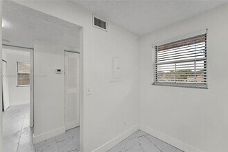 737 NW 103rd Terrace in Pembroke Pines, FL - Building Photo - Building Photo