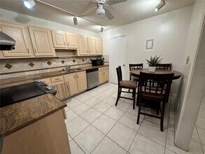 8003 Ambach Way in Hypoluxo, FL - Foto de edificio - Building Photo