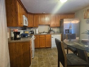 289 Elmwood St, Unit 2 in North Attleboro, MA - Building Photo - Building Photo