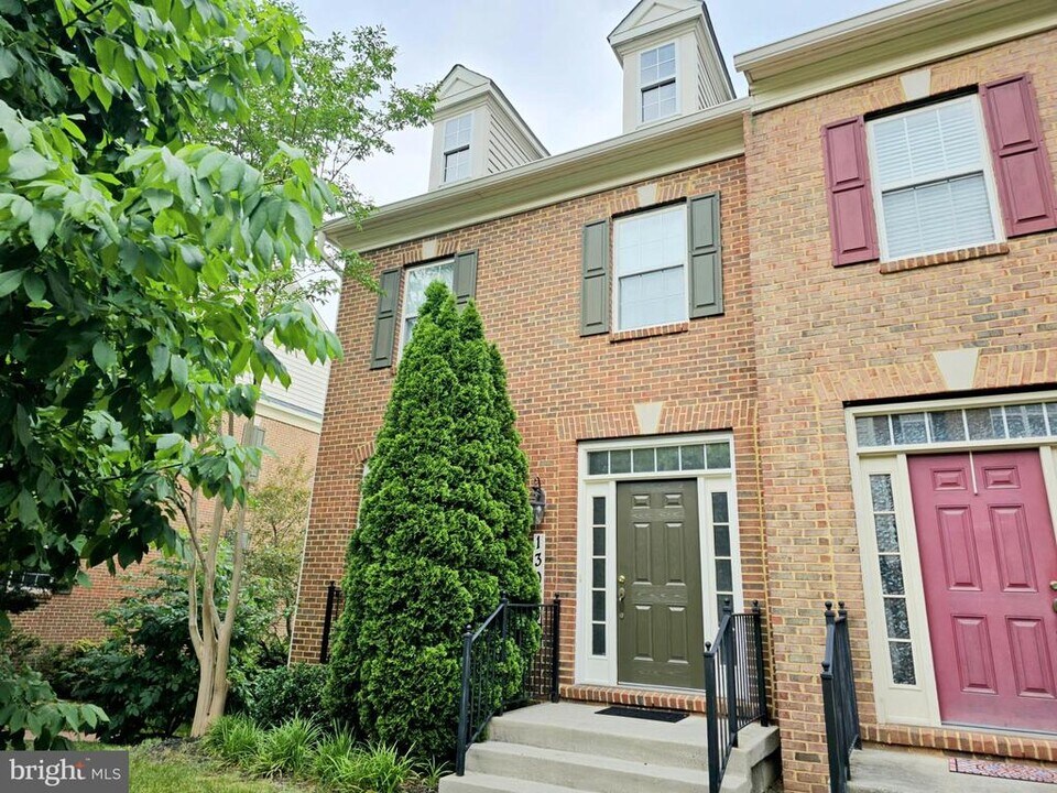 13019 St Clair Rd in Clarksburg, MD - Building Photo