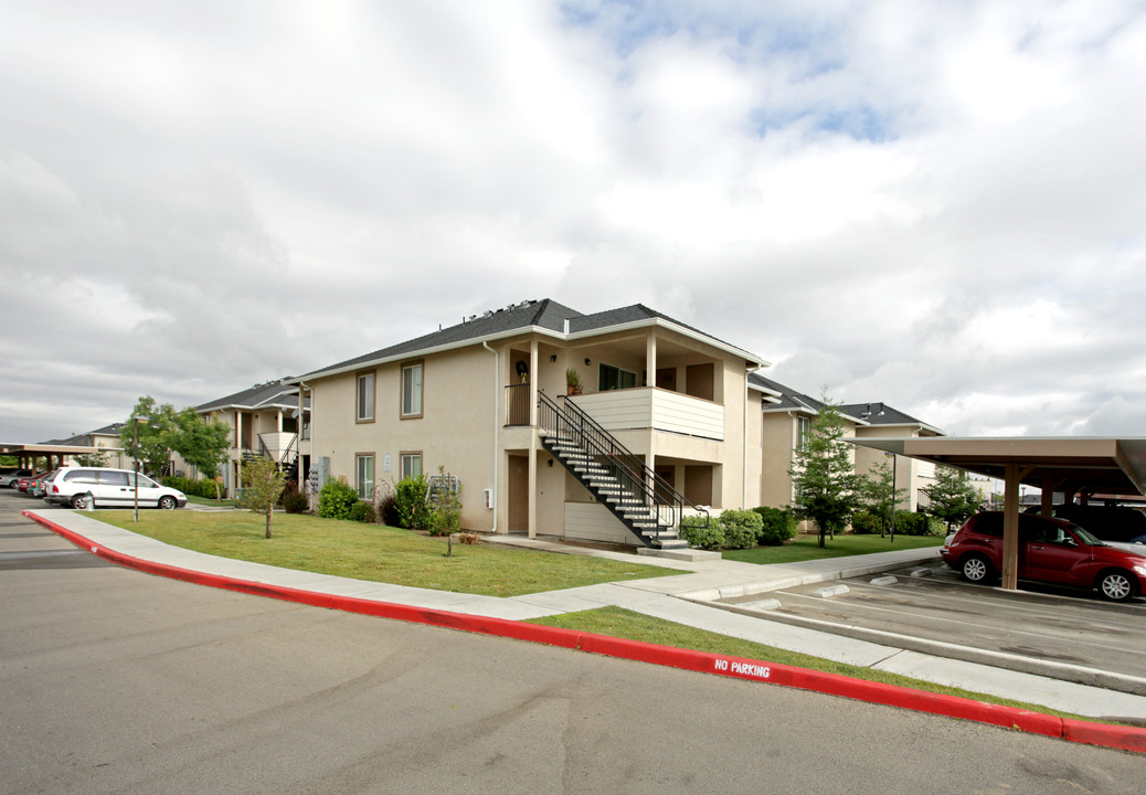 Quail Run Apartments in Kerman, CA - Foto de edificio