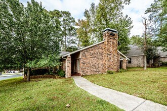 422 River Oaks Dr in Huntsville, TX - Building Photo - Building Photo