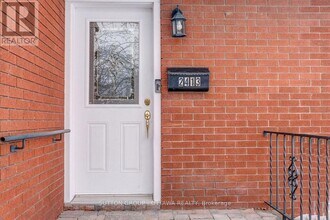 2413 Ryan Dr in Ottawa, ON - Building Photo - Building Photo