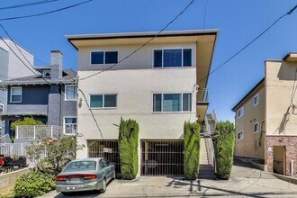 329 Lester Ave in Oakland, CA - Foto de edificio - Building Photo