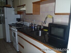 56 Queensberry St, Unit 10 in Boston, MA - Building Photo