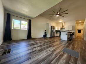 164-170 N Gale Hill Ave in Lindsay, CA - Building Photo - Building Photo
