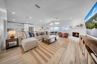 555 S Gulf Dr in Palm Harbor, FL - Building Photo