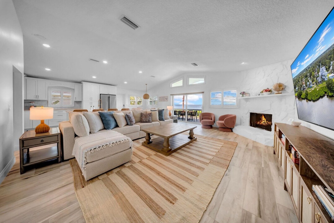 555 S Gulf Dr in Palm Harbor, FL - Building Photo