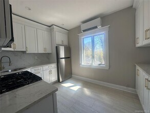 55 Sea Cliff Ave in Sea Cliff, NY - Foto de edificio - Building Photo