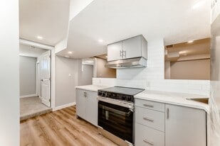 4752 Memorial Dr E in Calgary, AB - Building Photo