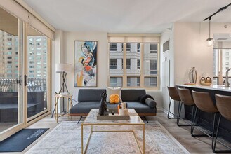747 N Wabash Ave in Chicago, IL - Building Photo - Building Photo