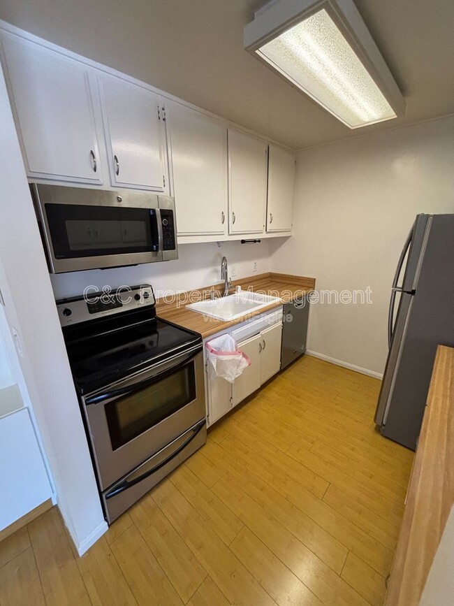 802 Camino Real in Redondo Beach, CA - Building Photo - Building Photo