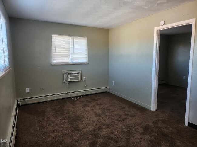 1951 Clinton St in Aurora, CO - Building Photo - Building Photo