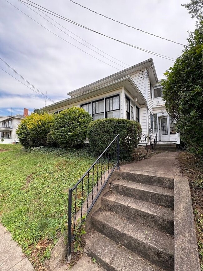 property at 1100 17th St NW