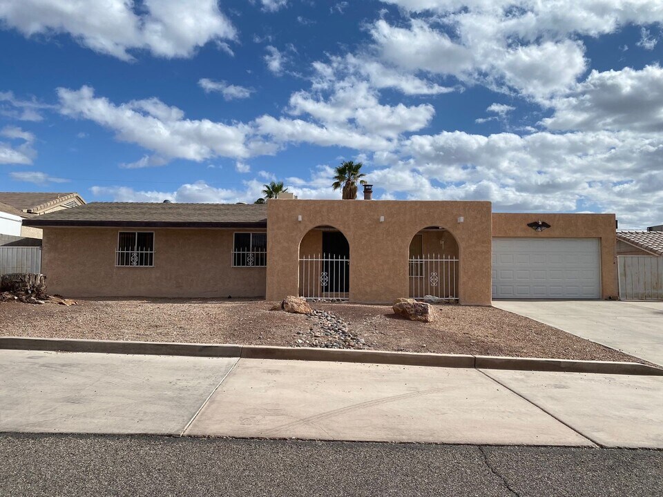 3792 Chiricahua Dr in Lake Havasu City, AZ - Building Photo