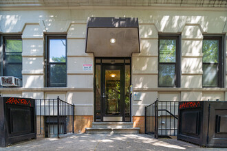 409-413 E 6th St in New York, NY - Foto de edificio - Building Photo