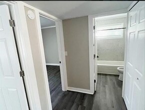 525 Montague Ln, Unit 529 in Raleigh, NC - Foto de edificio - Building Photo