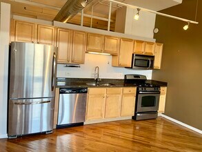 500 S Clinton St, Unit 325 S Clinton St. No. 325 in Chicago, IL - Building Photo - Building Photo