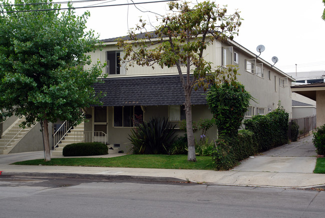 1637 E Maple Ave in El Segundo, CA - Foto de edificio - Building Photo