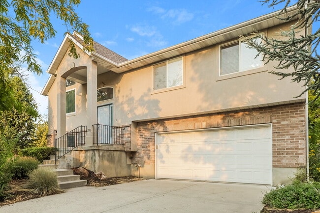 property at 2913 Garden Meadow Cove