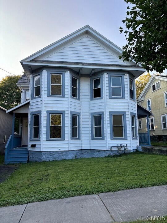 319-321 Herkimer St in Syracuse, NY - Building Photo
