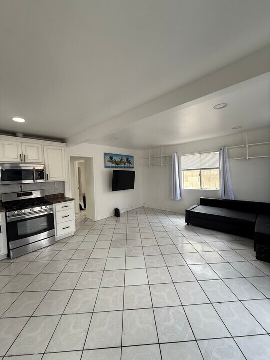 22418 Elaine Ave in Hawaiian Gardens, CA - Building Photo