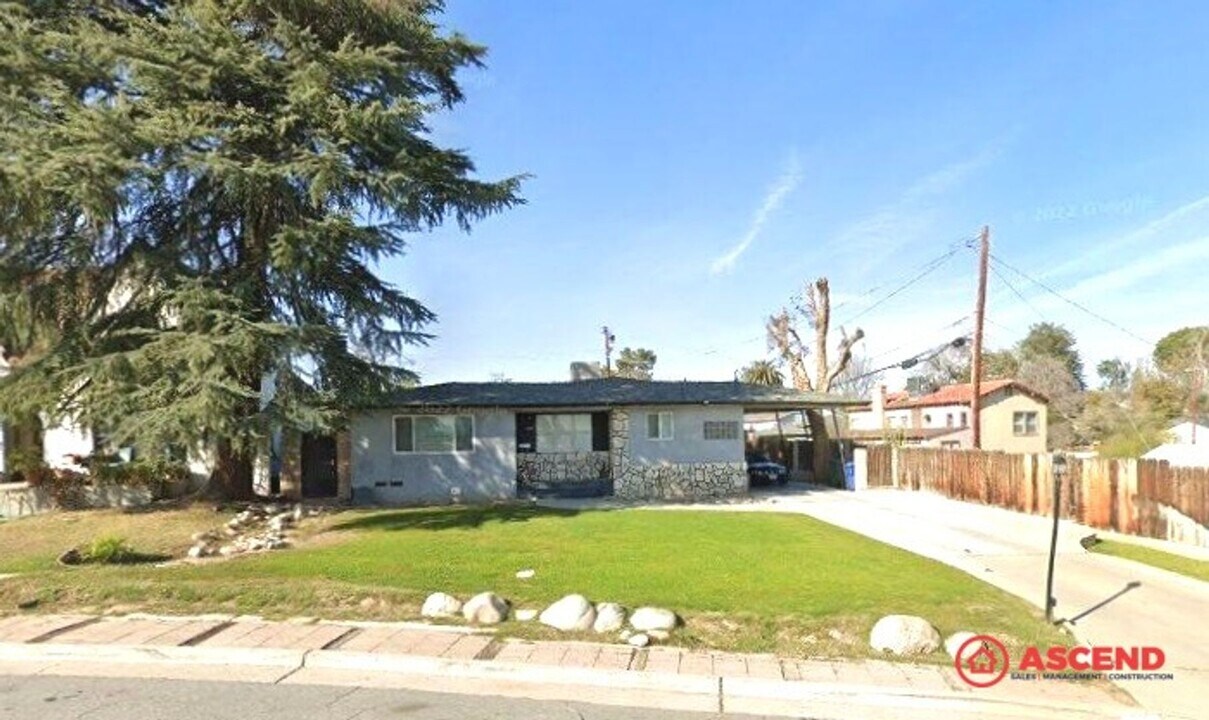 412 Balsam Ave in Bakersfield, CA - Building Photo