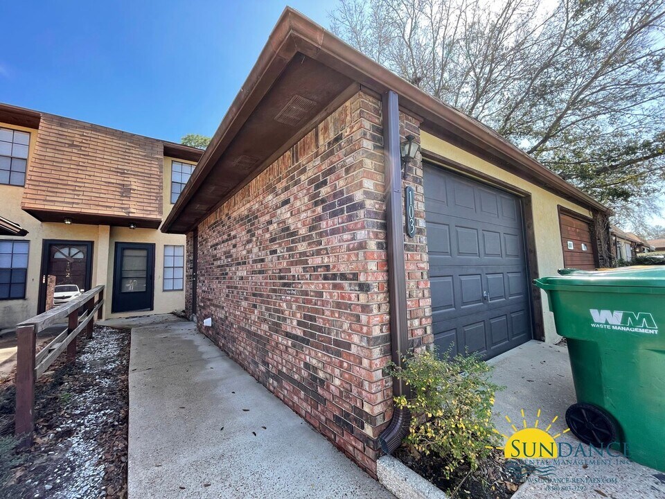 38 11th St in Shalimar, FL - Building Photo