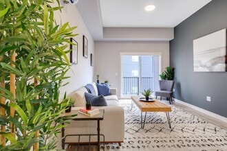 230 Aurora Cres in Kelowna, BC - Building Photo - Building Photo