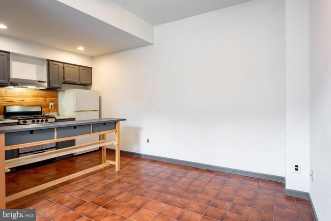 property at 1327 Snyder Ave