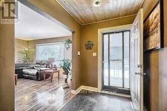 20 King St in Georgina, ON - Building Photo - Building Photo