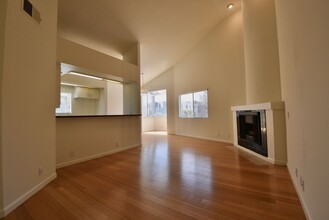 11923 Laurelwood Dr, Unit 09 in Los Angeles, CA - Building Photo - Building Photo
