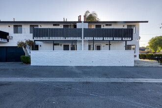 3296 Franklin Ave in Fullerton, CA - Building Photo - Building Photo