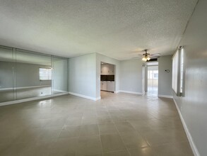 911 Normandy Trail in Delray Beach, FL - Building Photo - Building Photo