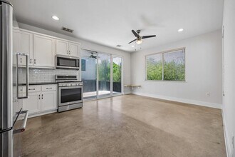 1182 Ridgeway Dr in Austin, TX - Building Photo - Building Photo