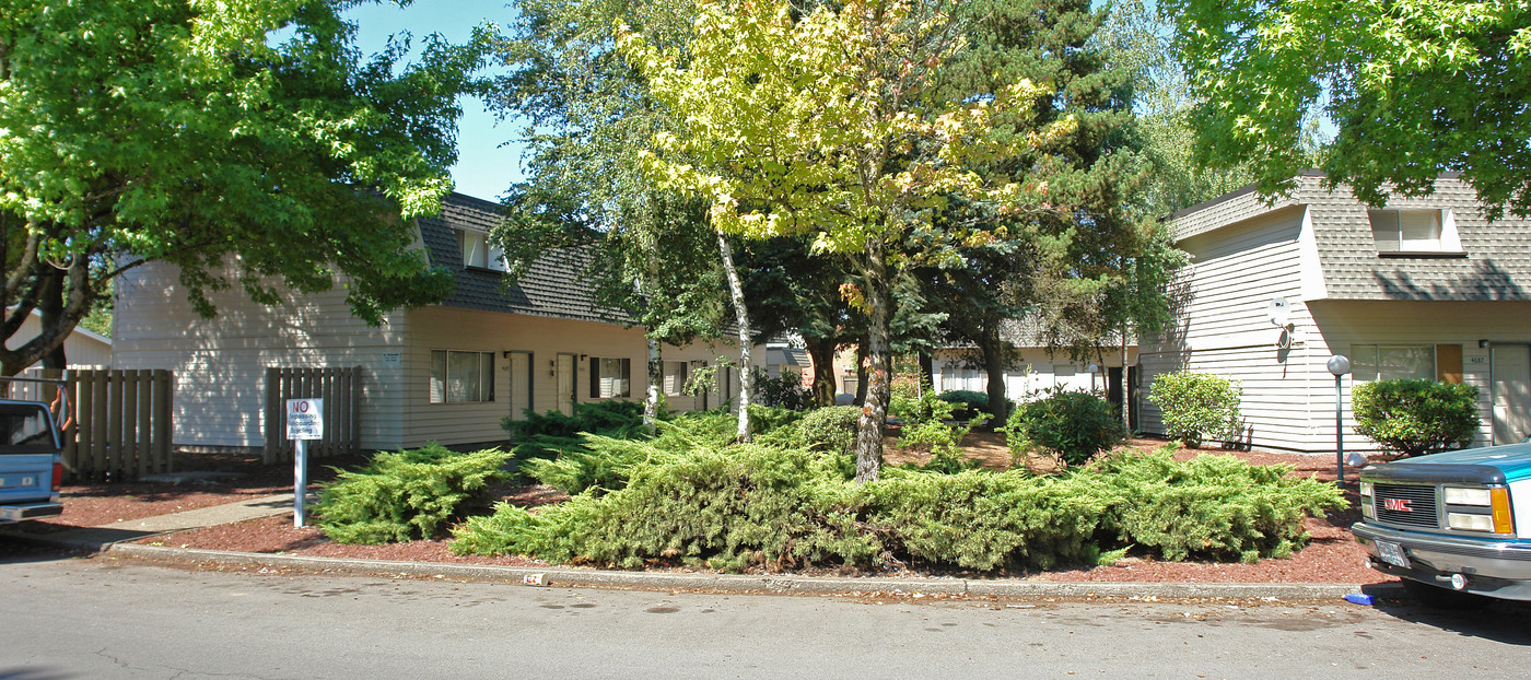 The Birchwood in Salem, OR - Building Photo