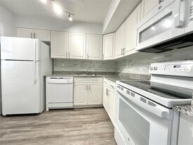 9357 SW 77th Ave, Unit 95-1038 in Miami, FL - Building Photo