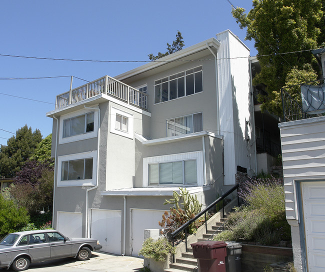 5954 Laird Ave in Oakland, CA - Foto de edificio - Building Photo