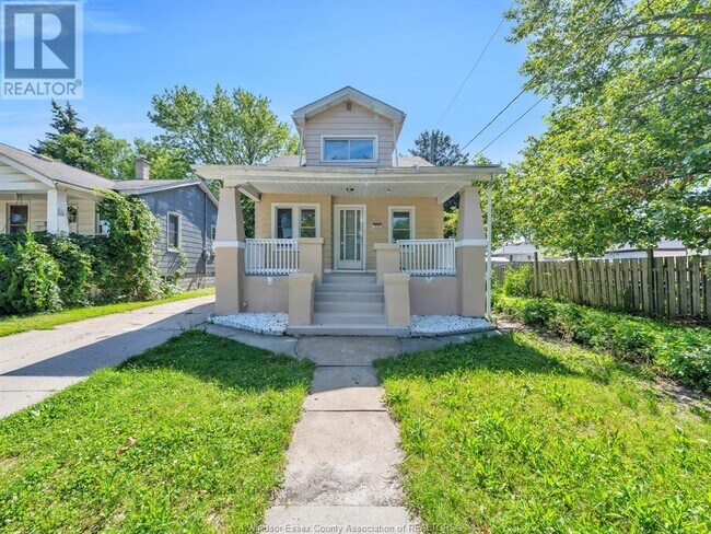 1329 McKay Ave in Windsor, ON - Building Photo - Building Photo