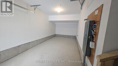 11 Pearen Ln in Barrie, ON - Building Photo - Building Photo