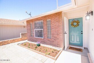 11525 Tony Ponce Dr in El Paso, TX - Building Photo - Building Photo