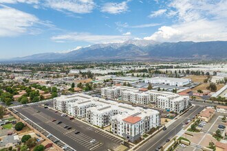 Alta Westwind in Fontana, CA - Foto de edificio - Building Photo